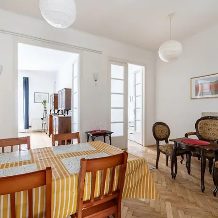 Buda Breeze Apartment *
